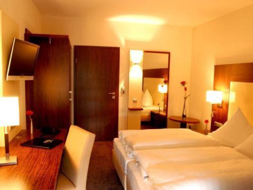 Hotel Sterkel Rodermark Bagian luar foto